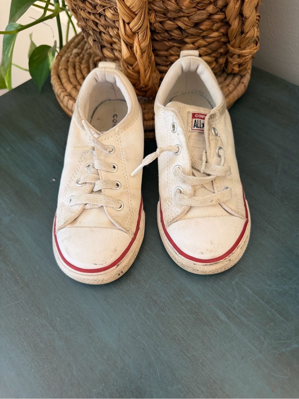 Converse white canvas toddler 10 low top sneaker with signature red stripe